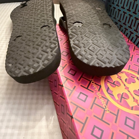 Tory Burch Classic Flip Flops - Black Gold Logo Sandals Size 9 - Like New! - Picture 7 of 14